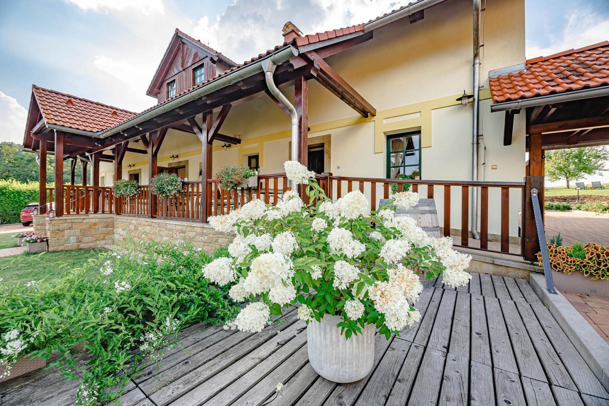 Vencluv Statek Hotel Javornice Exterior photo